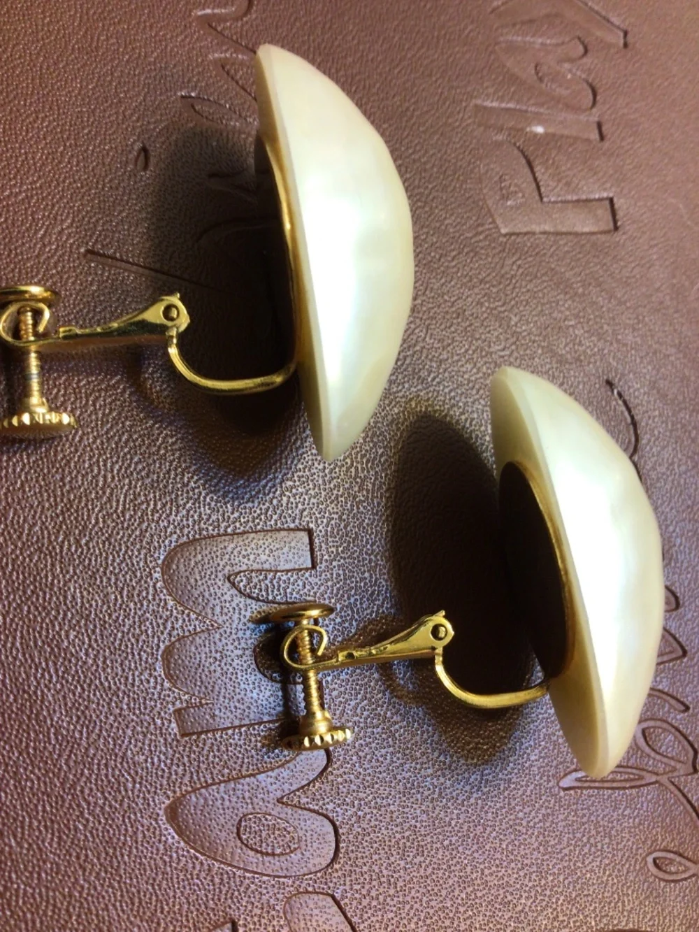 Vintage Cream-colored Acrylic/Lucite Faux Pearl Oval Screw Back Clip-on Earrings